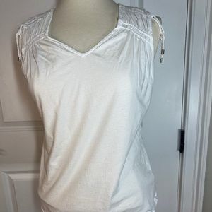 Ralph Lauren, Sz. S/P White Sleeveless, V Neck Tee Shirt